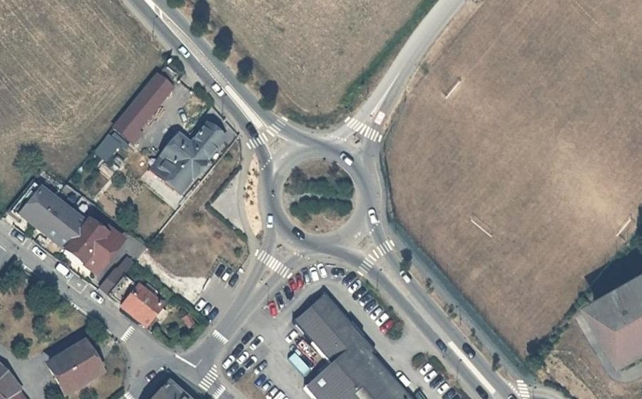 Vue aérienne du Rond-point anonyme n°158938385