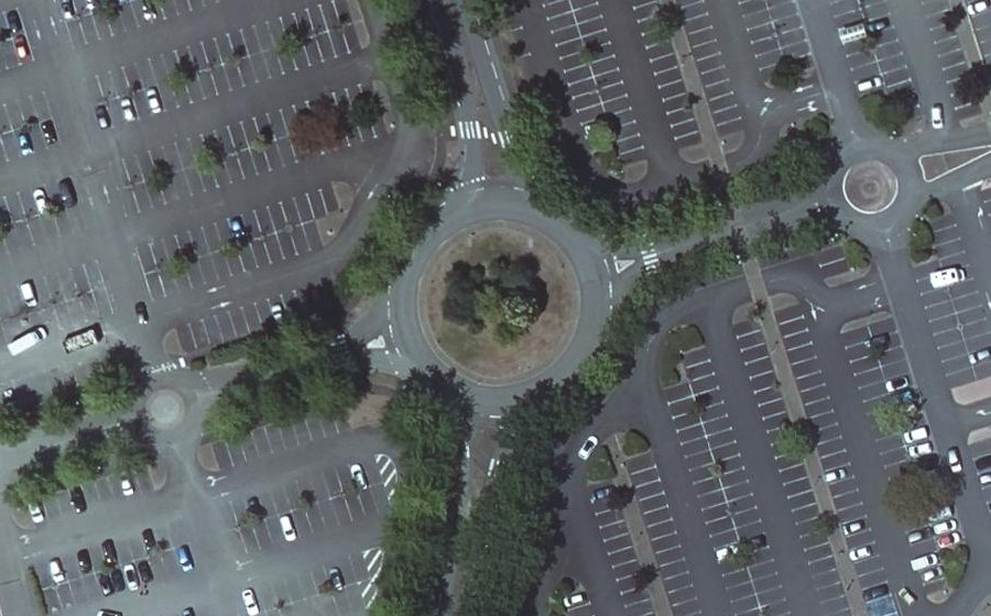 Vue aérienne du Rond-point anonyme n°159012742