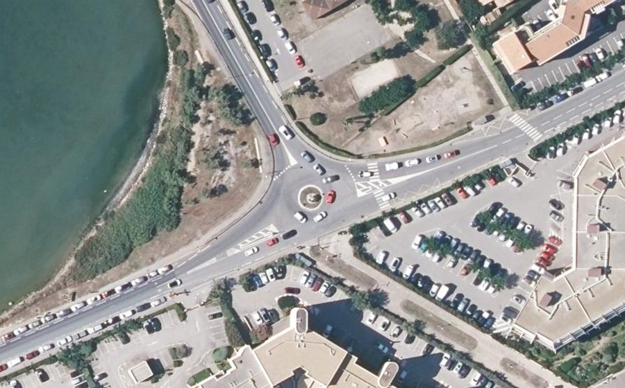 Vue aérienne du Rond-point anonyme n°159079544