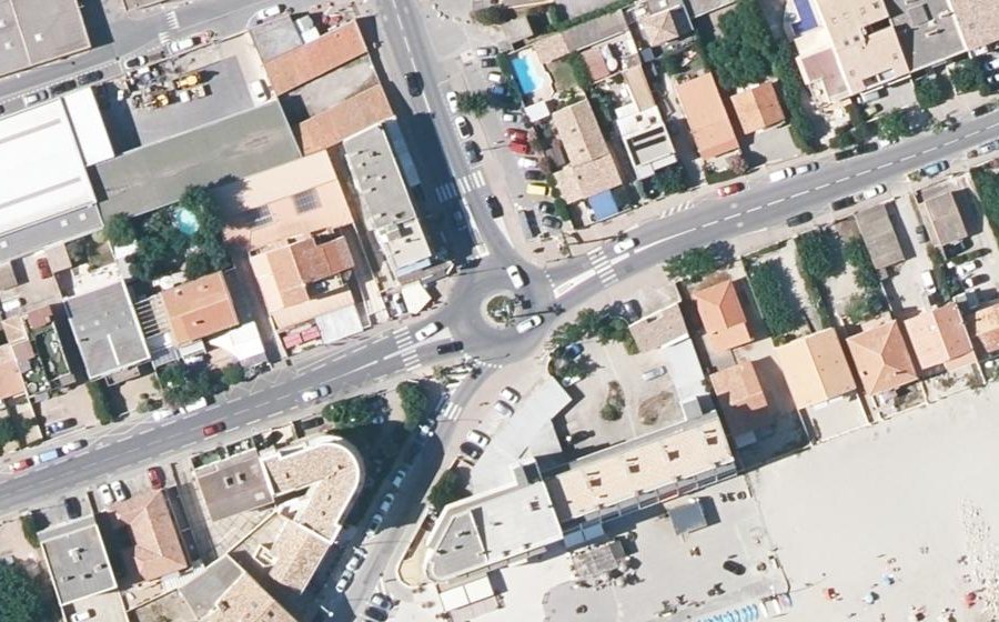 Vue aérienne du Rond-point anonyme n°159085416