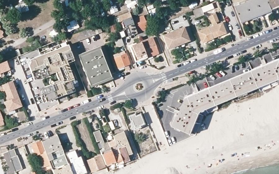 Vue aérienne du Rond-point anonyme n°159085419