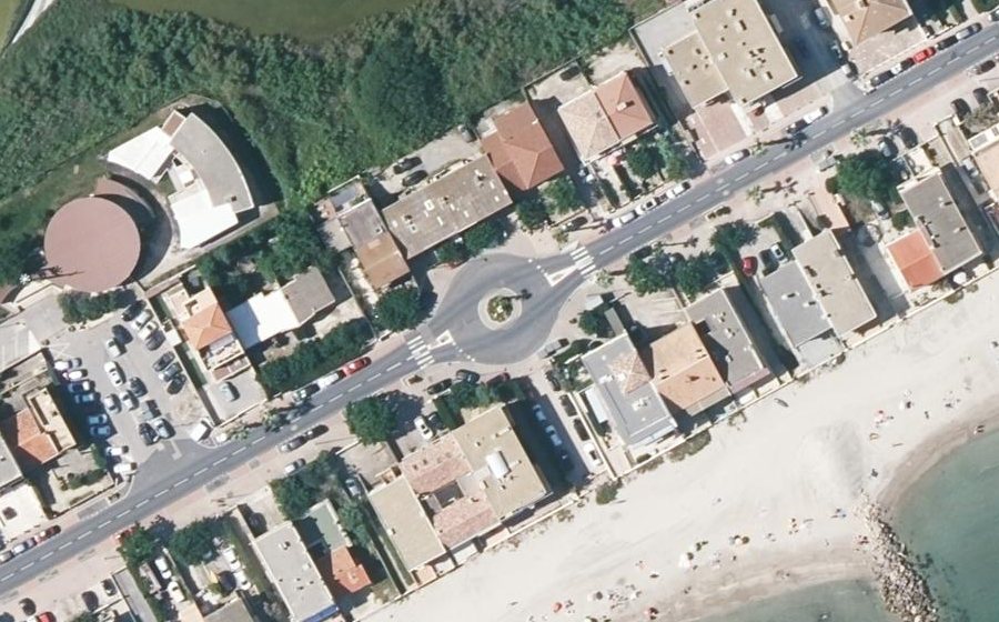 Vue aérienne du Rond-point anonyme n°159086918