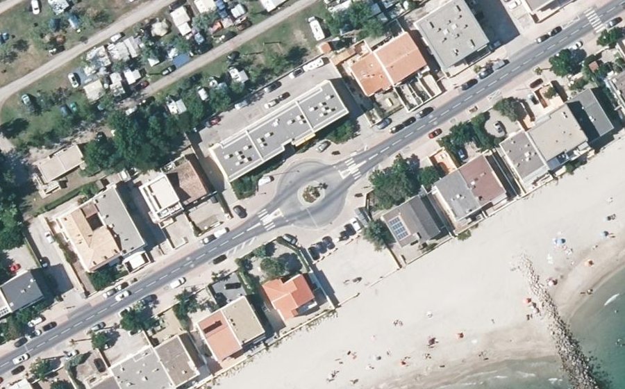 Vue aérienne du Rond-point anonyme n°159087693