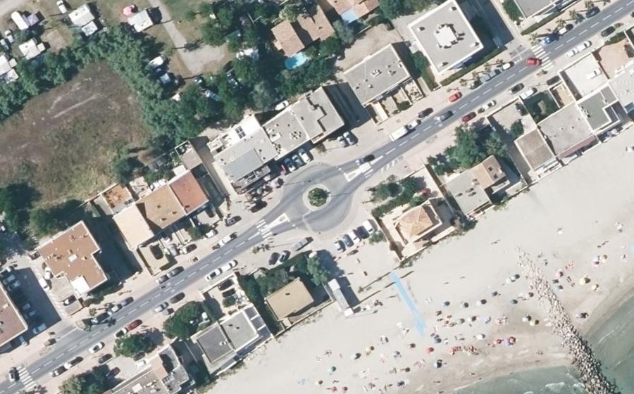 Vue aérienne du Rond-point anonyme n°159088285