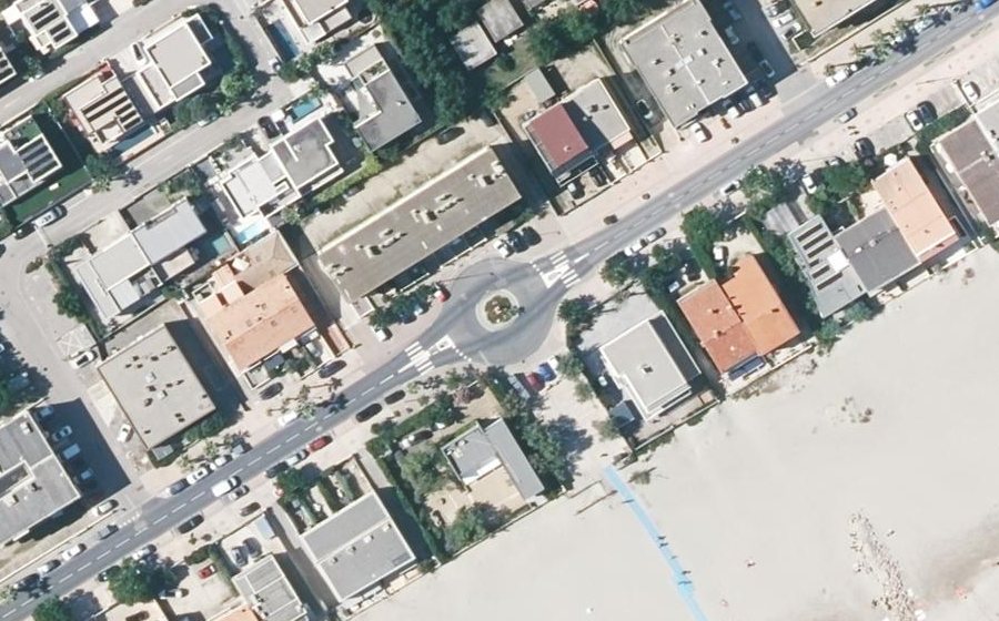 Vue aérienne du Rond-point anonyme n°159089118