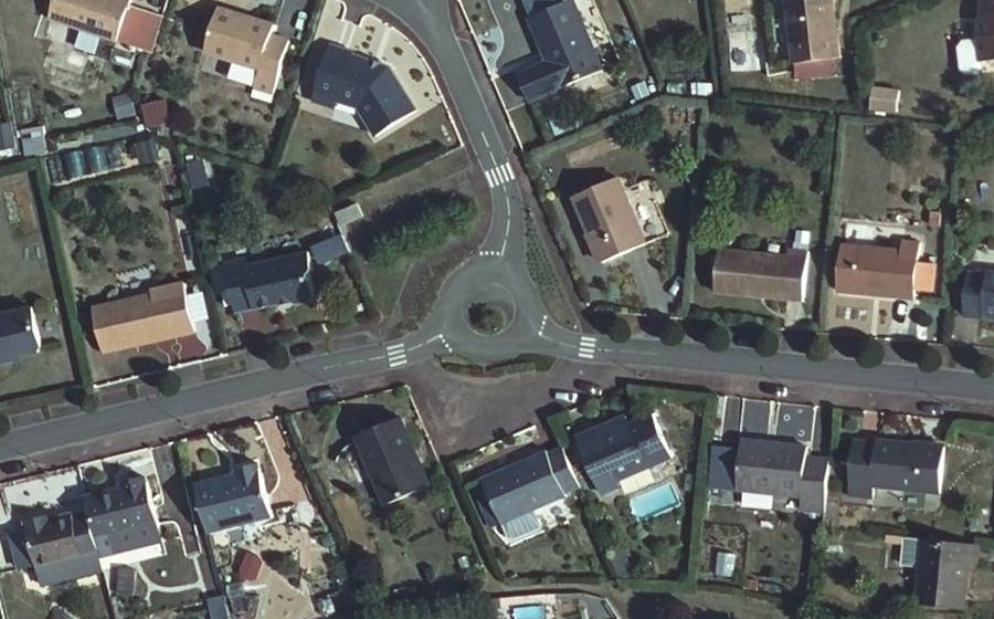 Vue aérienne du Rond-point anonyme n°159090962
