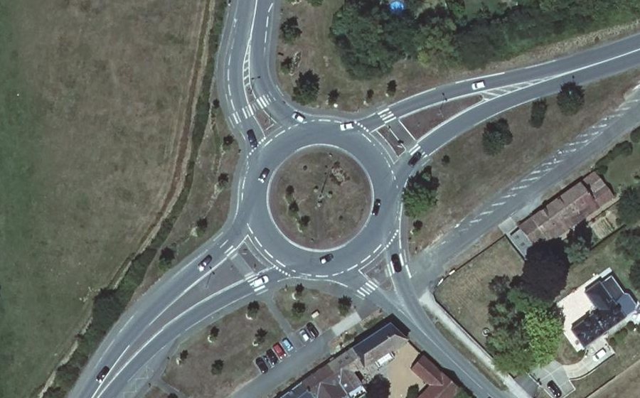Vue aérienne du Rond-point anonyme n°159090980