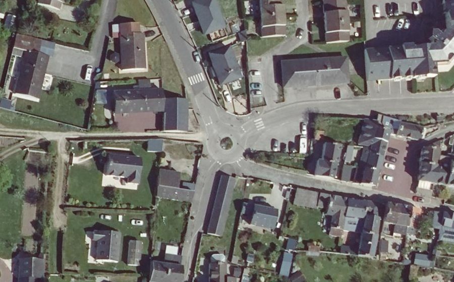 Vue aérienne du Rond-point anonyme n°159091261