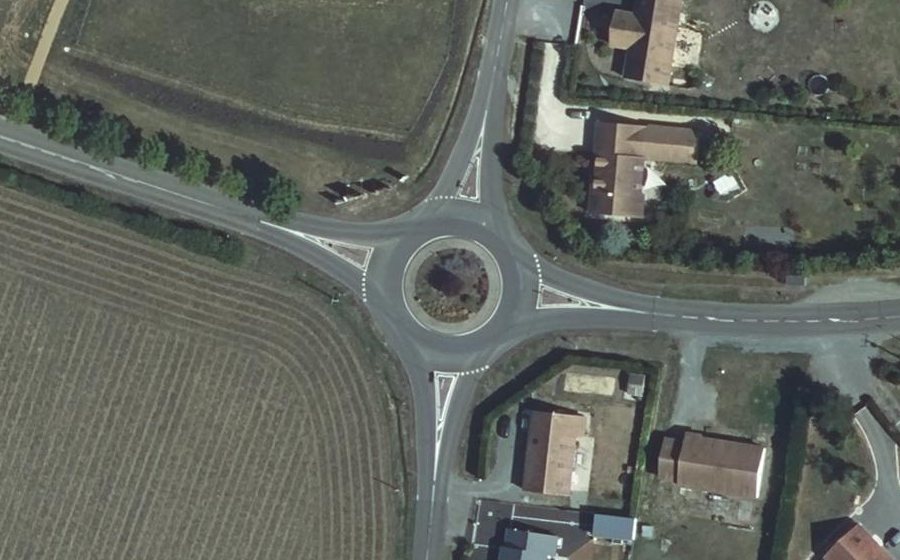 Vue aérienne du Rond-point anonyme n°159093807