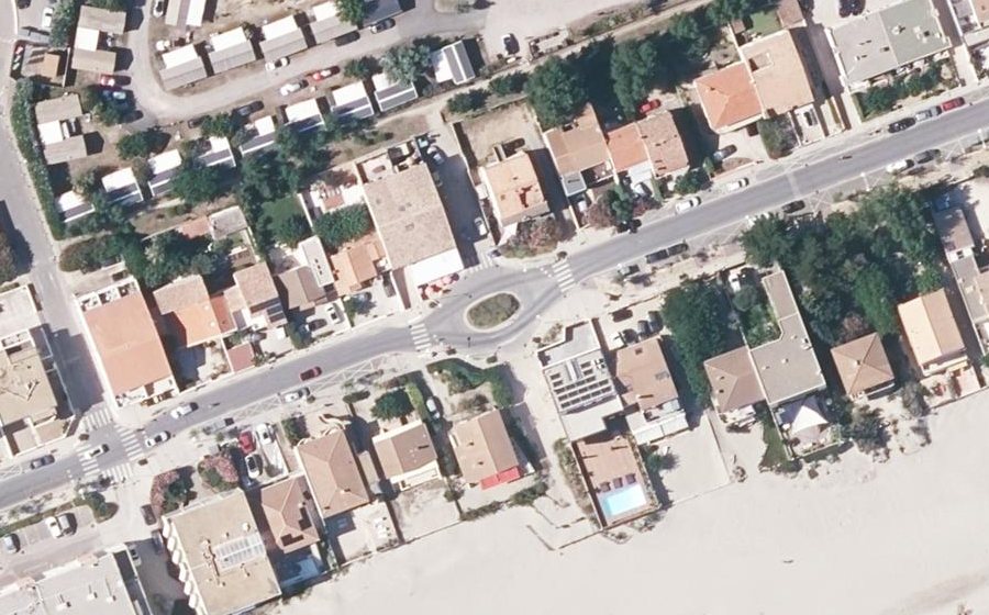 Vue aérienne du Rond-point anonyme n°159094774