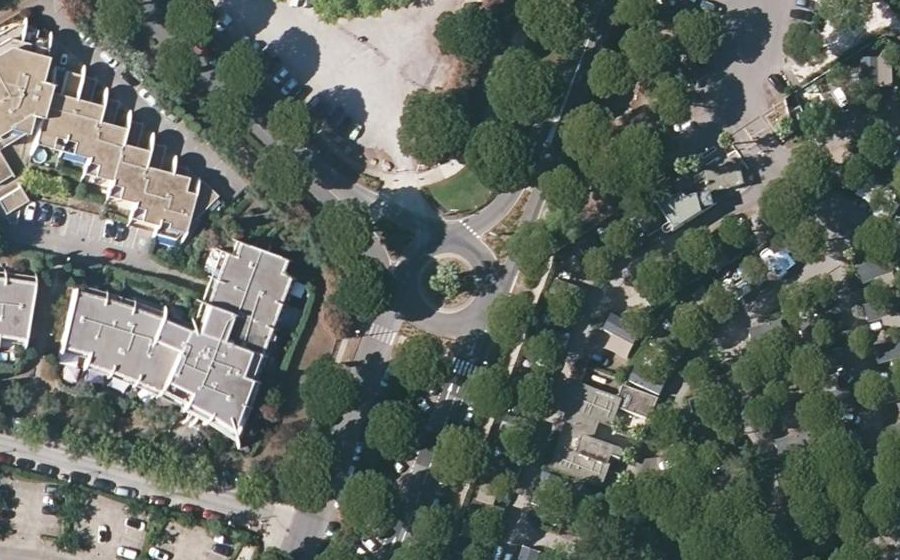 Vue aérienne du Rond-point anonyme n°159097478