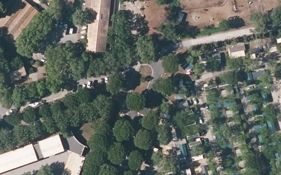 Vue aérienne du Rond-point anonyme n°159097486