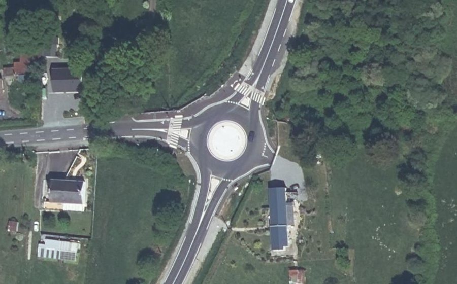 Vue aérienne du Rond-point anonyme n°159101071