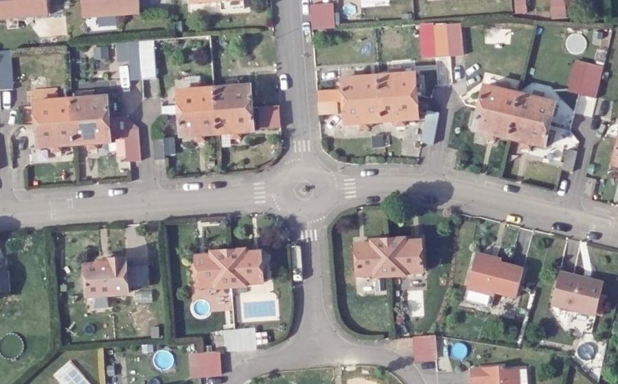 Vue aérienne du Rond-point anonyme n°159104692