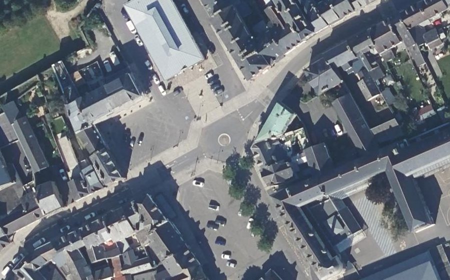 Vue aérienne du Rond-point anonyme n°159136085