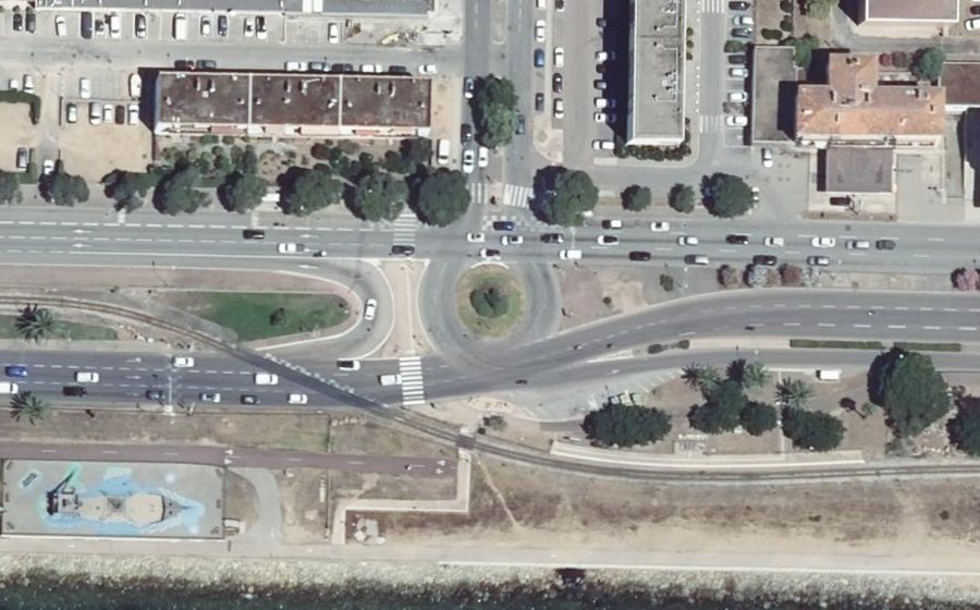 Vue aérienne du Rond-point anonyme n°159144498