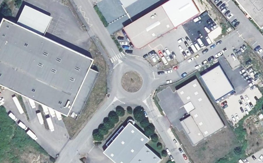 Vue aérienne du Rond-point anonyme n°159149562