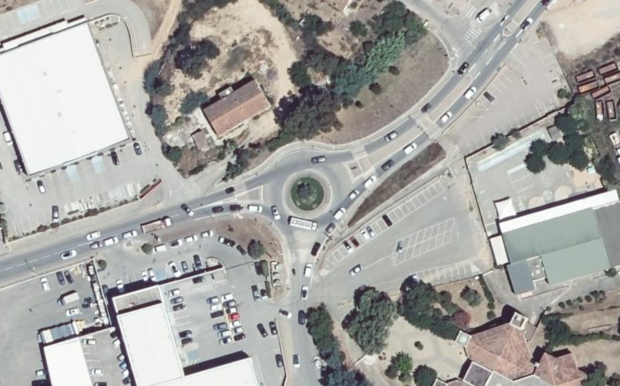 Vue aérienne du Rond-point anonyme n°159186975