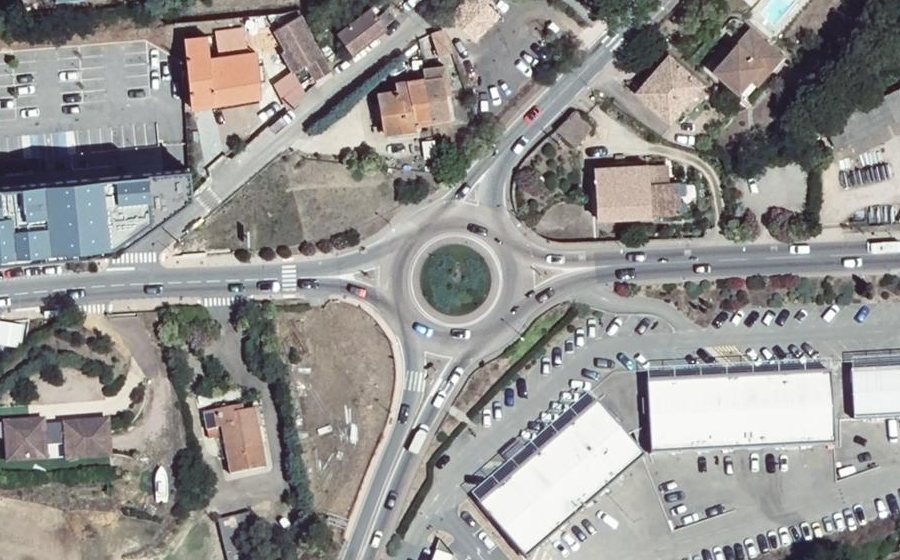 Vue aérienne du Rond-point anonyme n°159186980