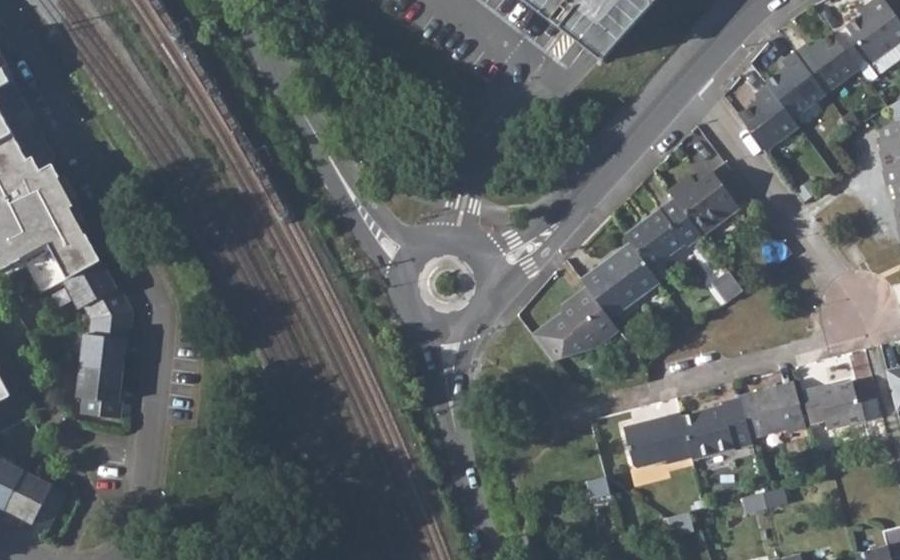 Vue aérienne du Rond-point anonyme n°159190869