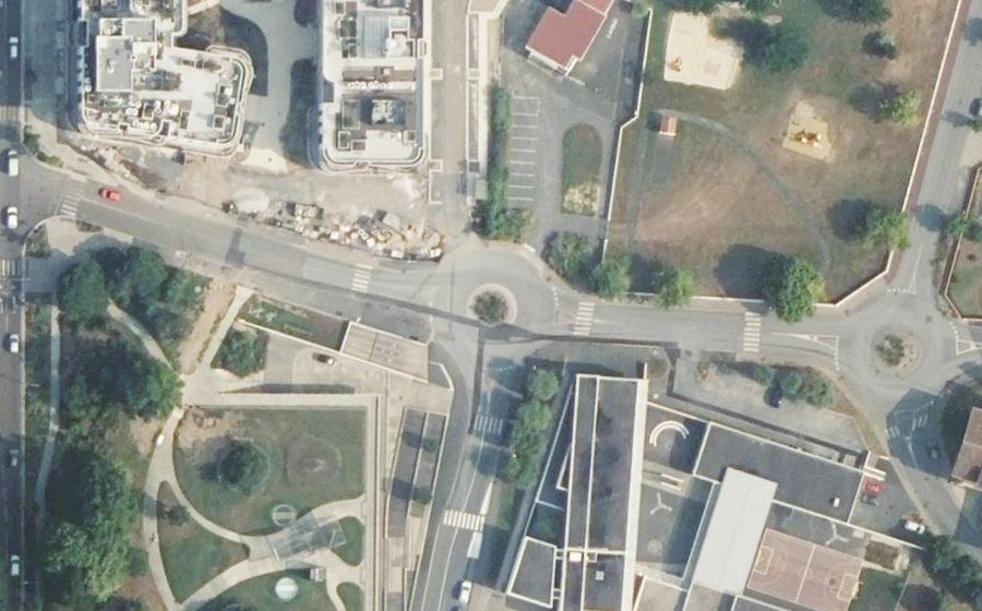 Vue aérienne du Rond-point anonyme n°159195734