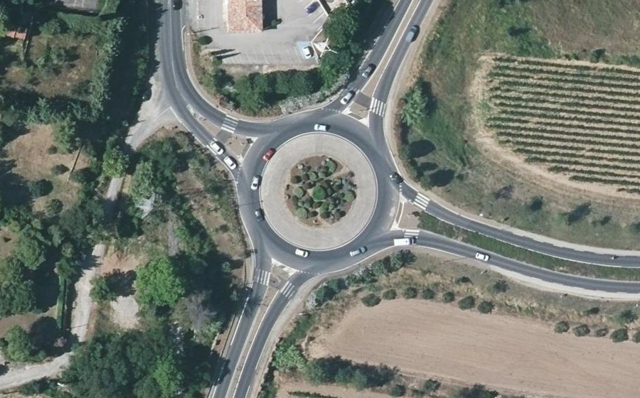 Vue aérienne du Rond-point anonyme n°159227201