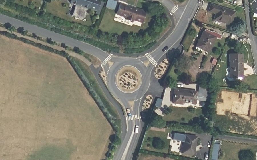 Vue aérienne du Rond-point anonyme n°159233151