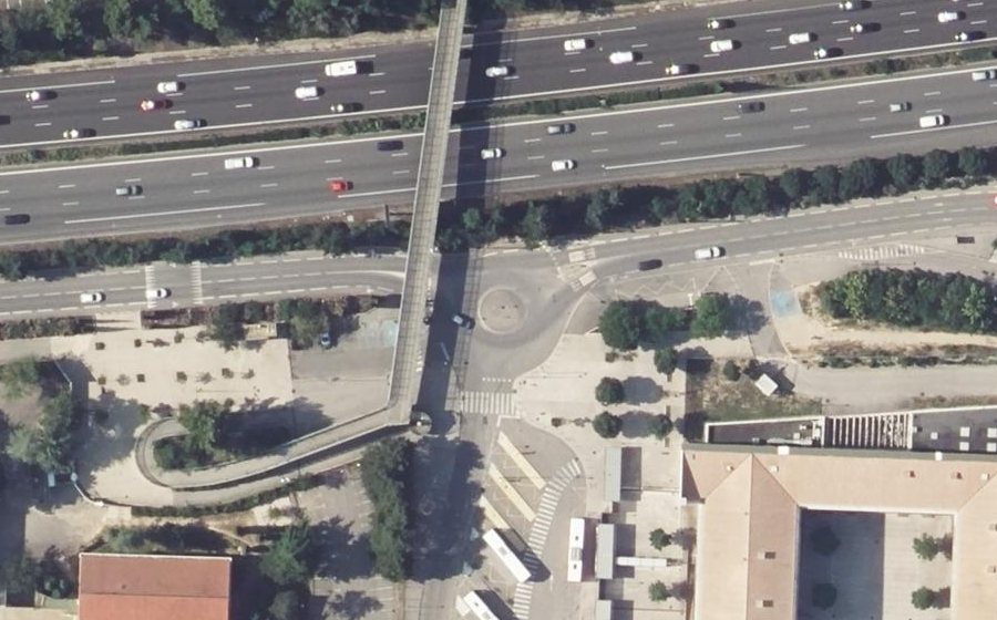 Vue aérienne du Rond-point anonyme n°159239636