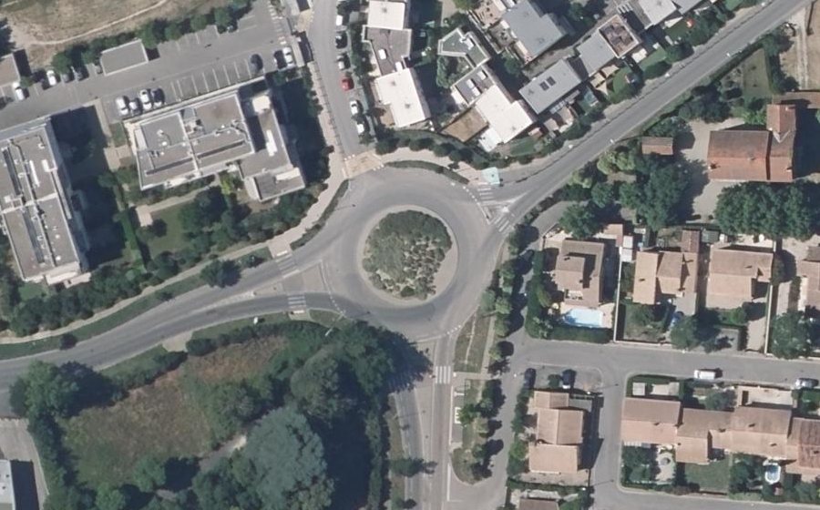 Vue aérienne du Rond-point anonyme n°159254300