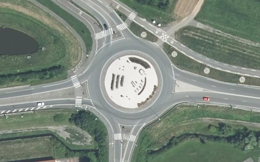 Vue aérienne du Rond-point anonyme n°159270104