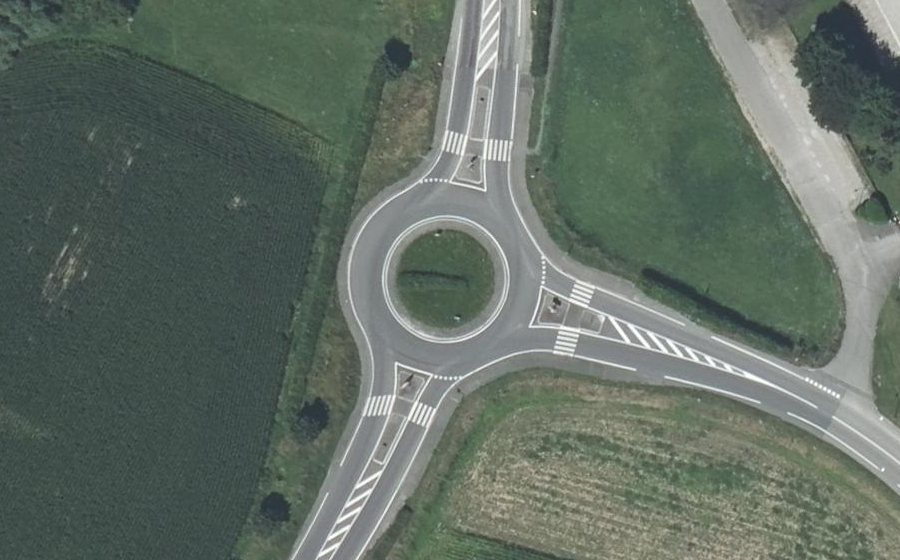 Vue aérienne du Rond-point anonyme n°159272009