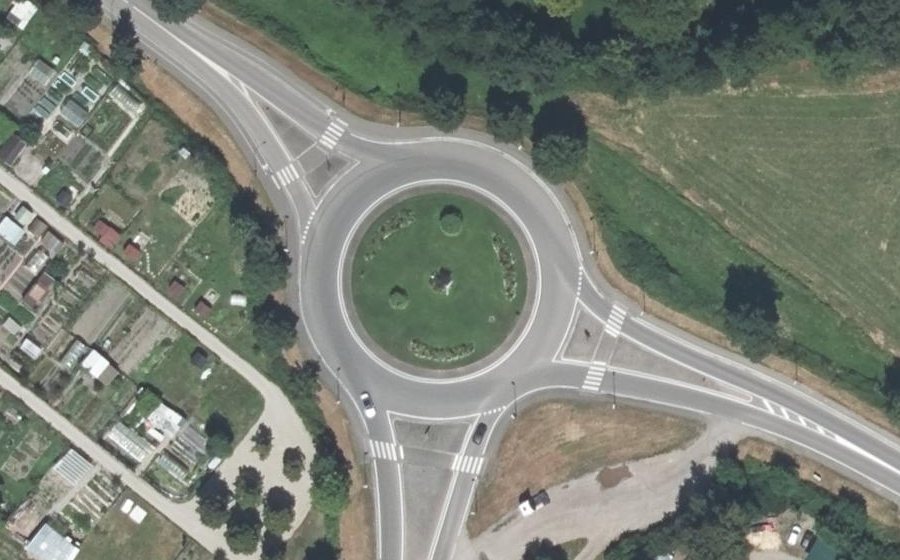 Vue aérienne du Rond-point anonyme n°159273431