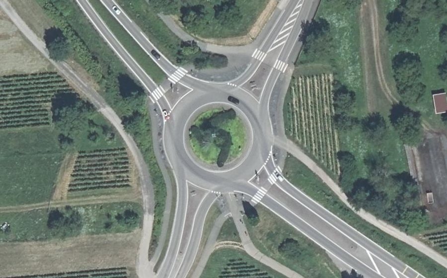 Vue aérienne du Rond-point anonyme n°159276451