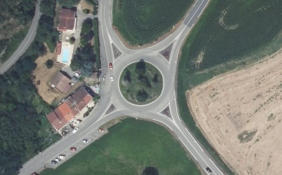 Vue aérienne du Rond-point anonyme n°159294635
