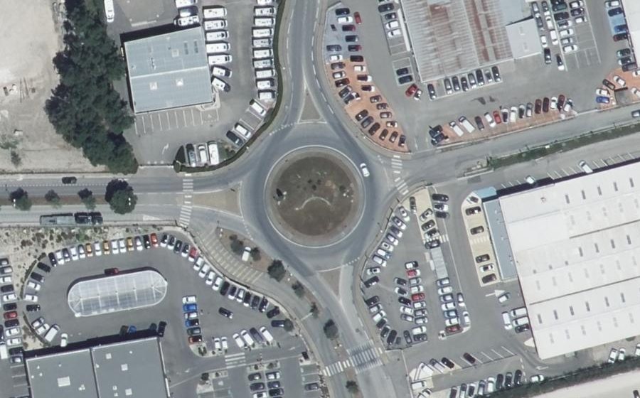 Vue aérienne du Rond-point anonyme n°159320391