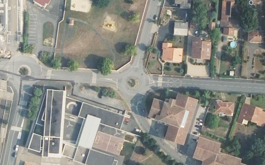 Vue aérienne du Rond-point anonyme n°159323291