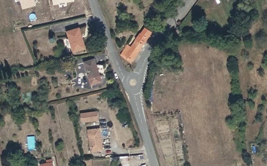 Vue aérienne du Rond-point anonyme n°159344447