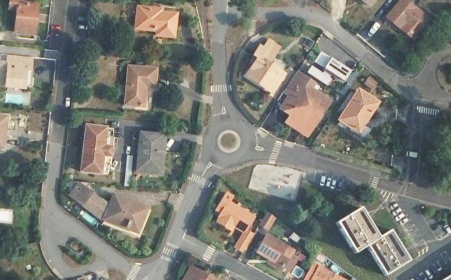 Vue aérienne du Rond-point anonyme n°159351994