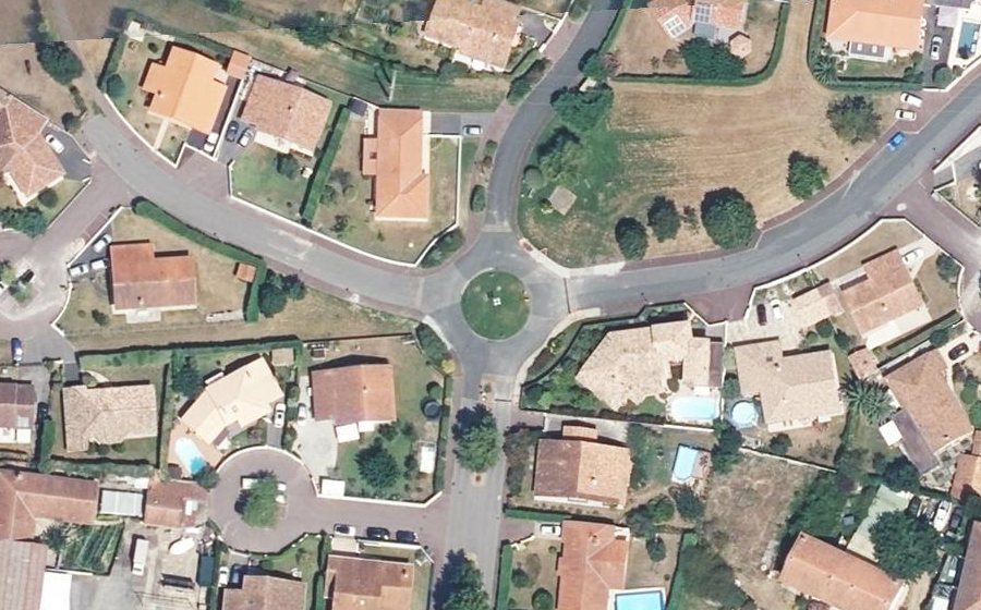 Vue aérienne du Rond-point anonyme n°159359701