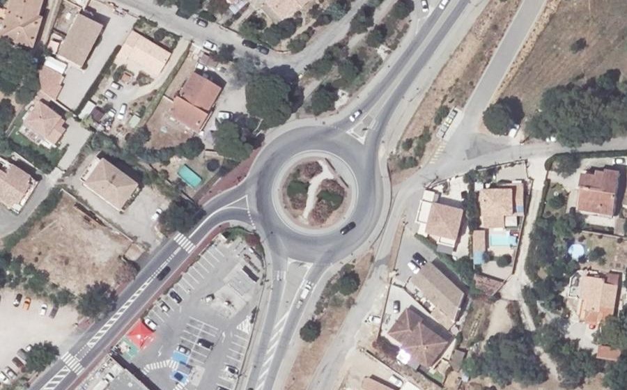 Vue aérienne du Rond-point anonyme n°159486384