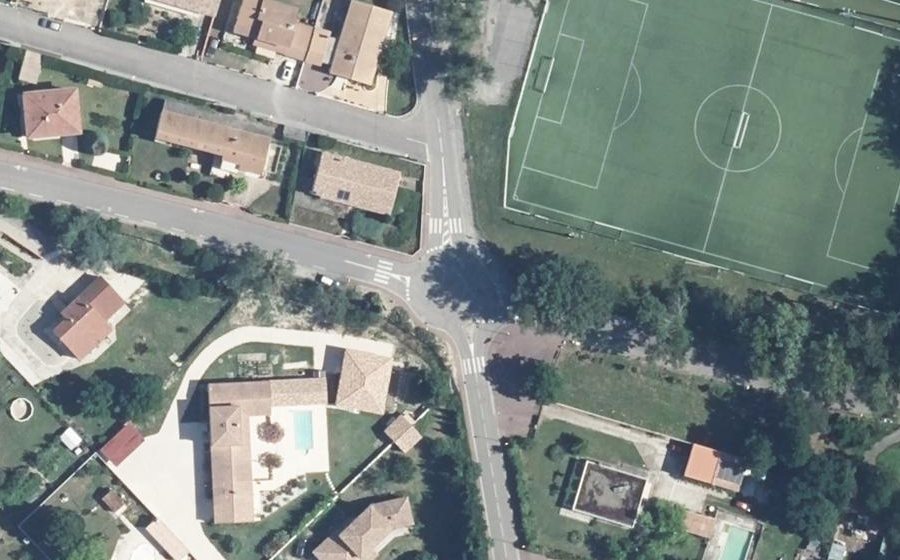 Vue aérienne du Rond-point anonyme n°159493596