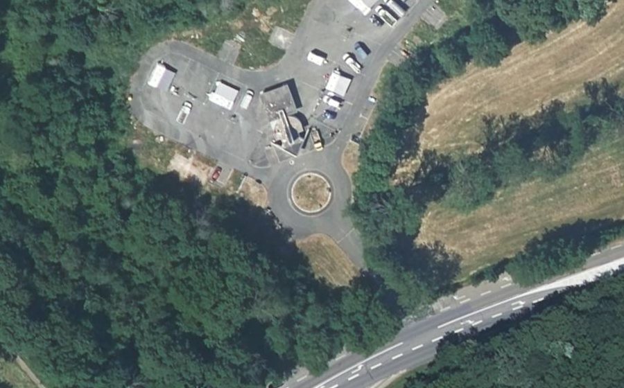 Vue aérienne du Rond-point anonyme n°159496490