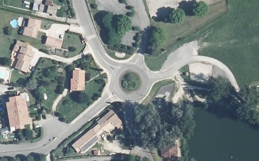 Vue aérienne du Rond-point anonyme n°159497071