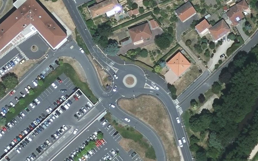 Vue aérienne du Rond-point anonyme n°159510133