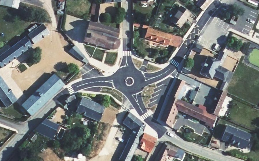 Vue aérienne du Rond-point anonyme n°159525941