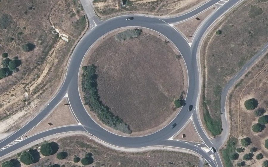 Vue aérienne du Rond-point anonyme n°159550411