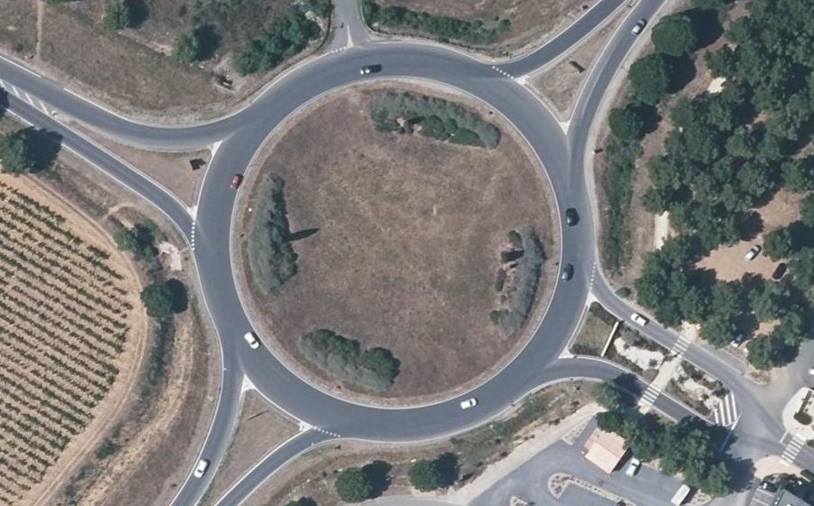 Vue aérienne du Rond-point anonyme n°159550413