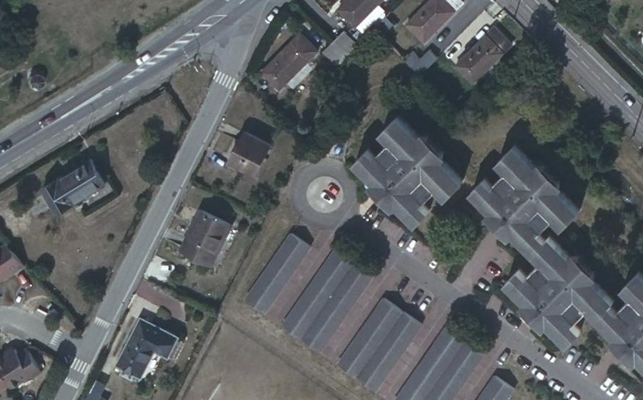 Vue aérienne du Rond-point anonyme n°159556783