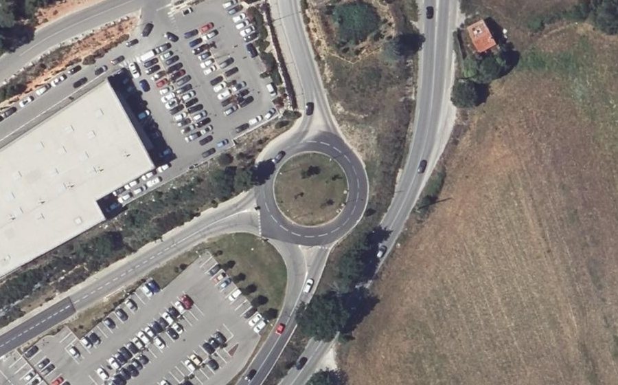 Vue aérienne du Rond-point anonyme n°159589156