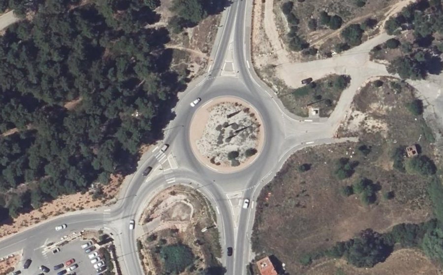 Vue aérienne du Rond-point anonyme n°159589161